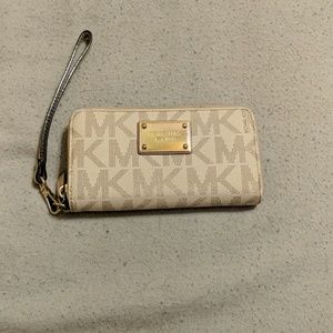 Michael Kors wristlet